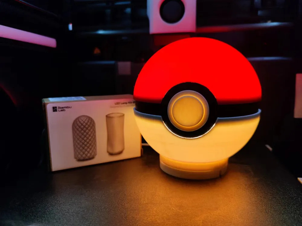 Luminária LED Bola de Pokémon (Pokébola)
